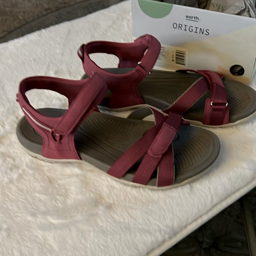 Pink sandals, size 9 1/2 brand new.
